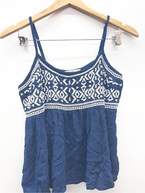 Sim & Sam tank top features a striking white geometric embroidery
